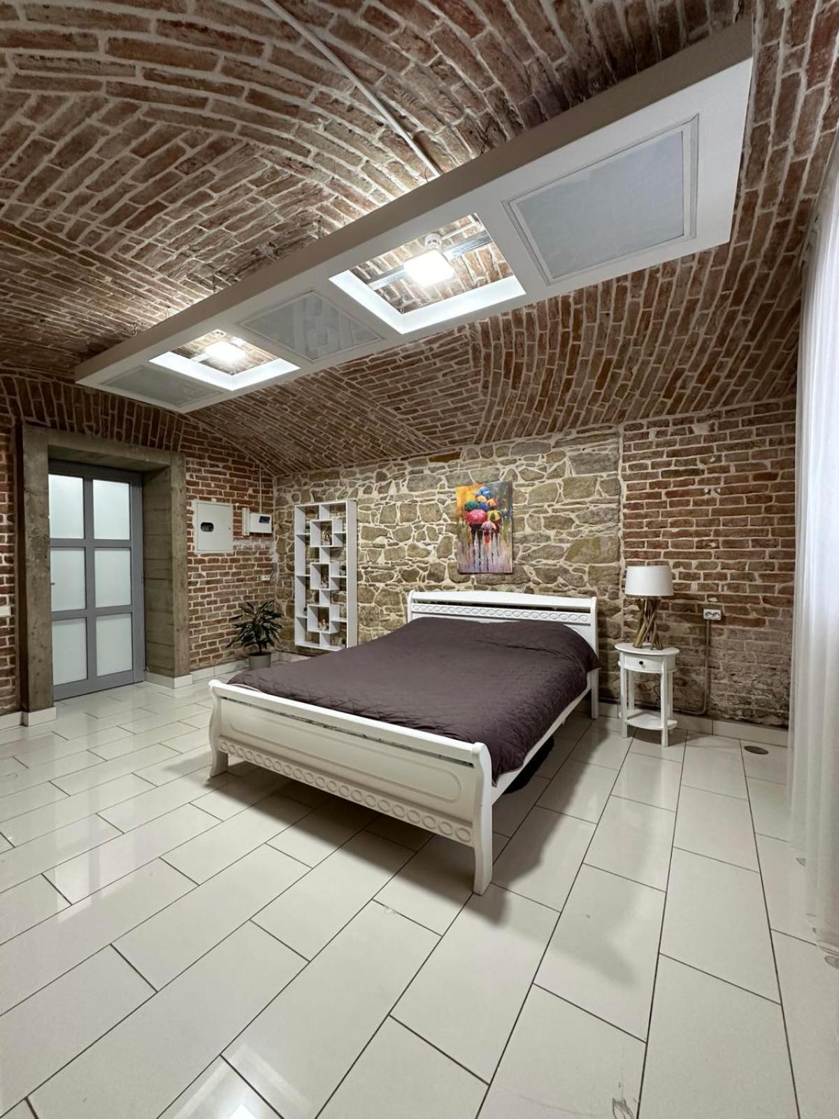 Appartamento 2Х Кім-Й Loft На Площі Філармонії By Willox Černivci Esterno foto