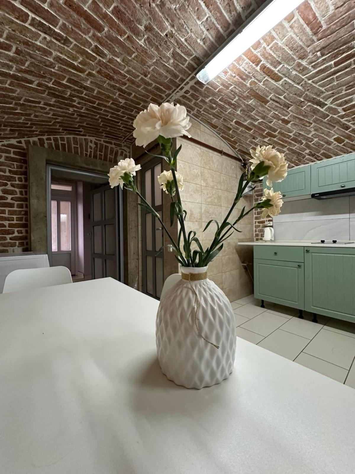 Appartamento 2Х Кім-Й Loft На Площі Філармонії By Willox Černivci Esterno foto