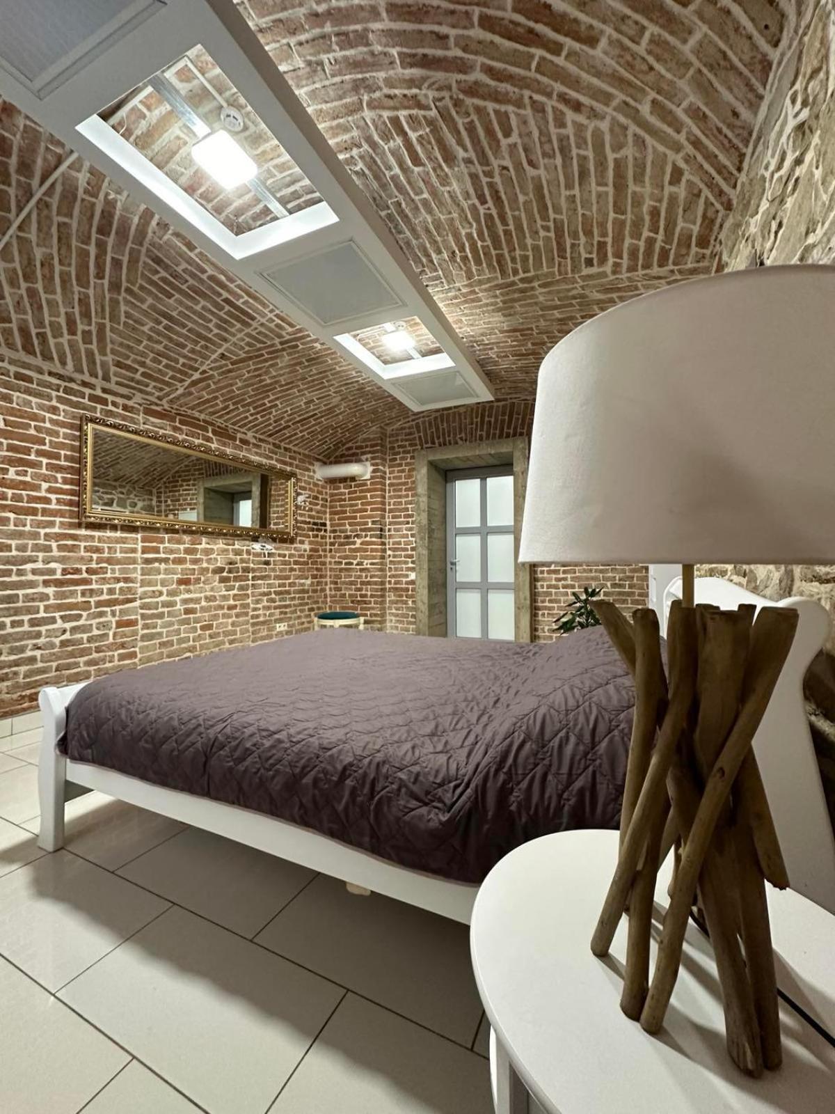 Appartamento 2Х Кім-Й Loft На Площі Філармонії By Willox Černivci Esterno foto