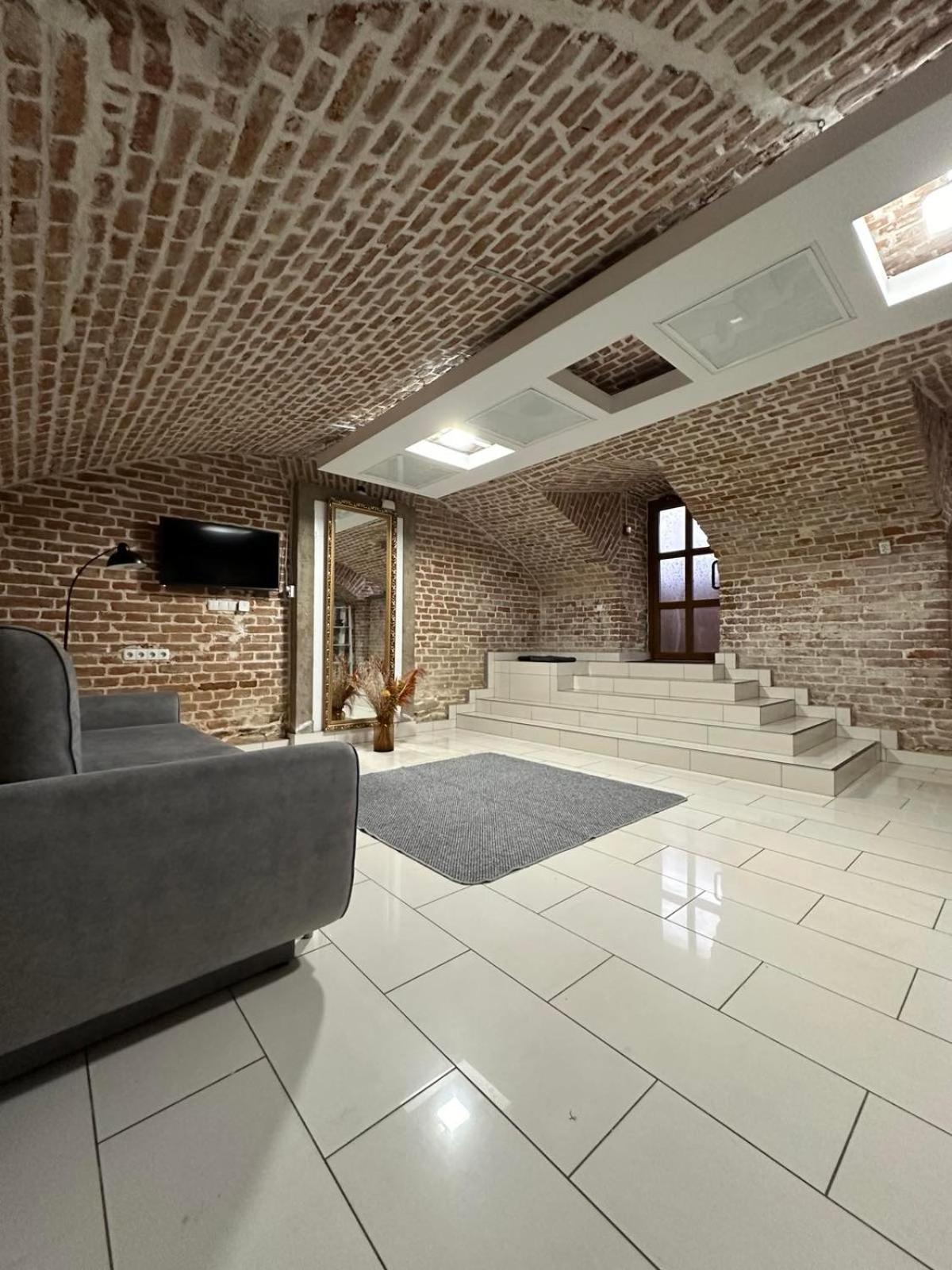 Appartamento 2Х Кім-Й Loft На Площі Філармонії By Willox Černivci Esterno foto