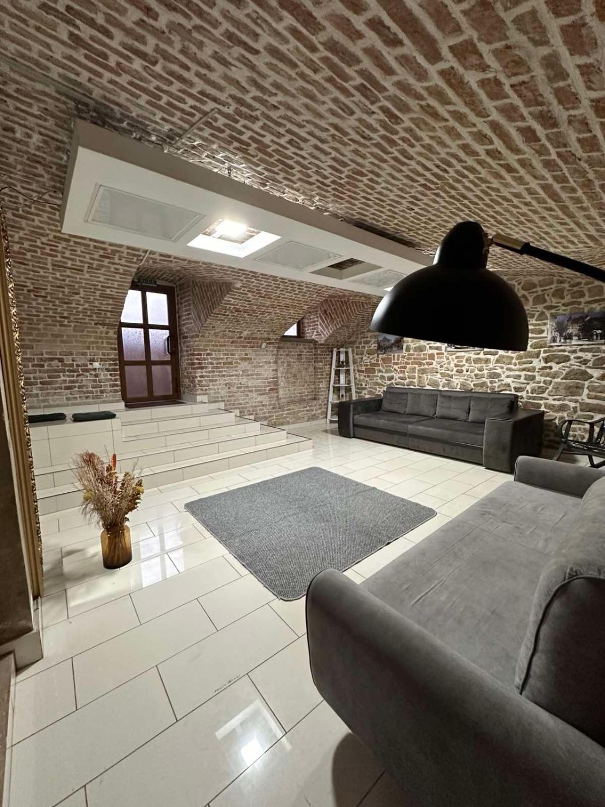 Appartamento 2Х Кім-Й Loft На Площі Філармонії By Willox Černivci Esterno foto